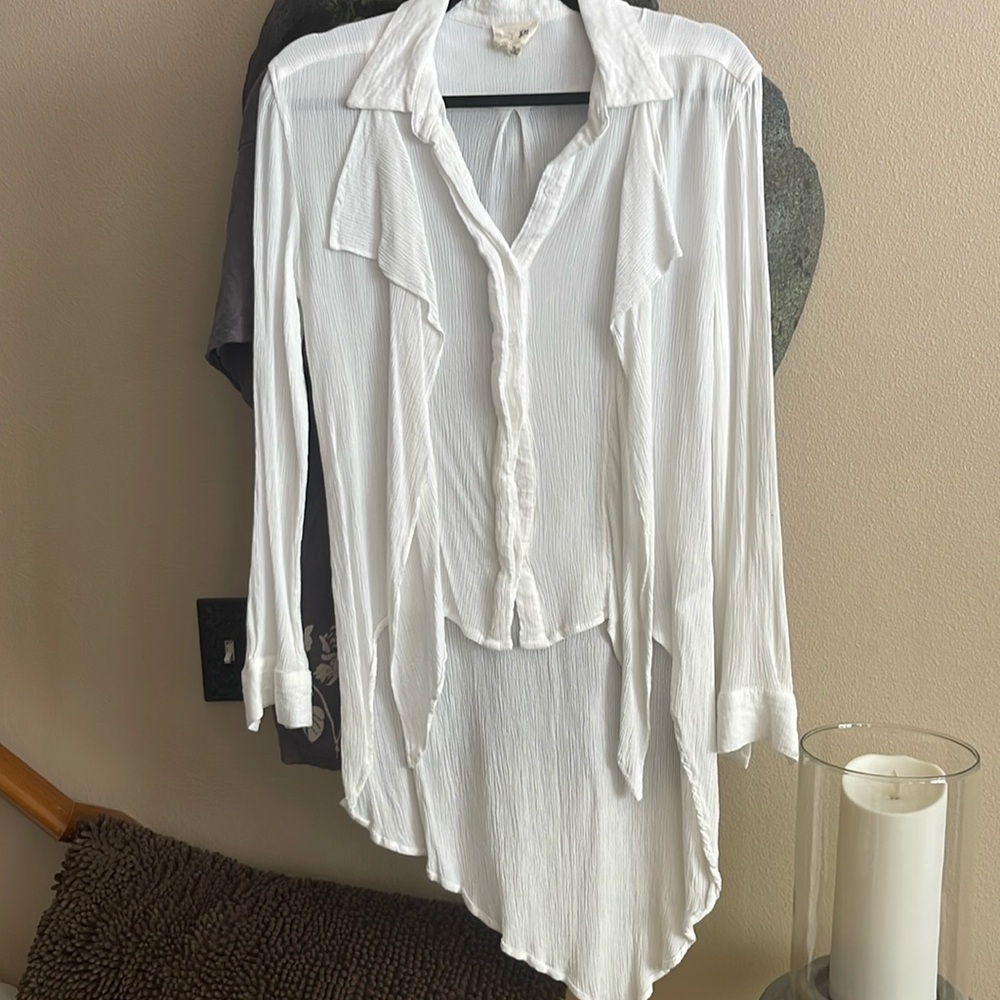 Hi-Lo Ruffle Front Detail Tunic - Picture 2 of 5